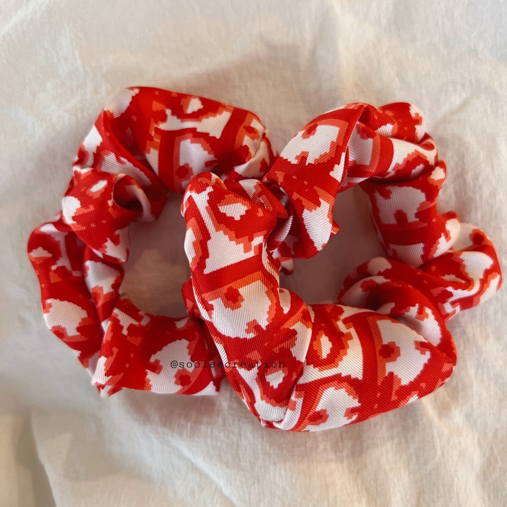 Dior scrunchie “Handmade with authentic vintage scarf” - Picture 3 of 3